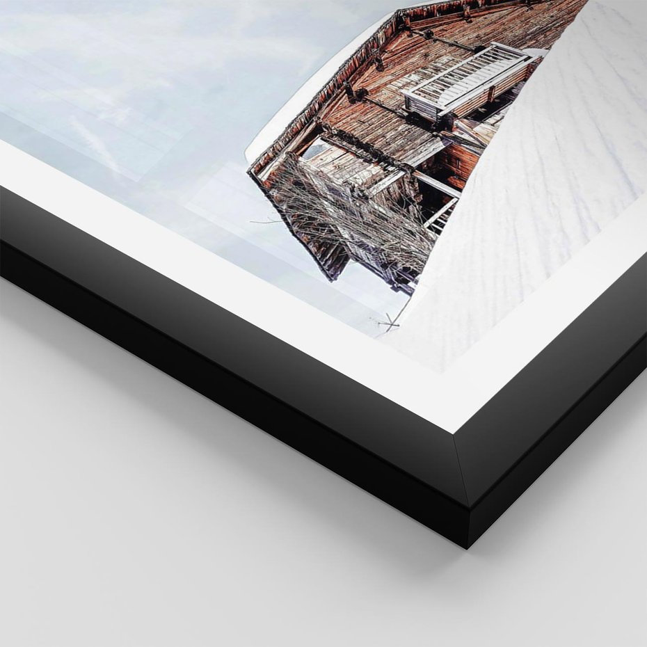 Plakat w ramie 50x70 - Spokój Górskiej Zimy - chatka w górach, domek górski - rama czarna