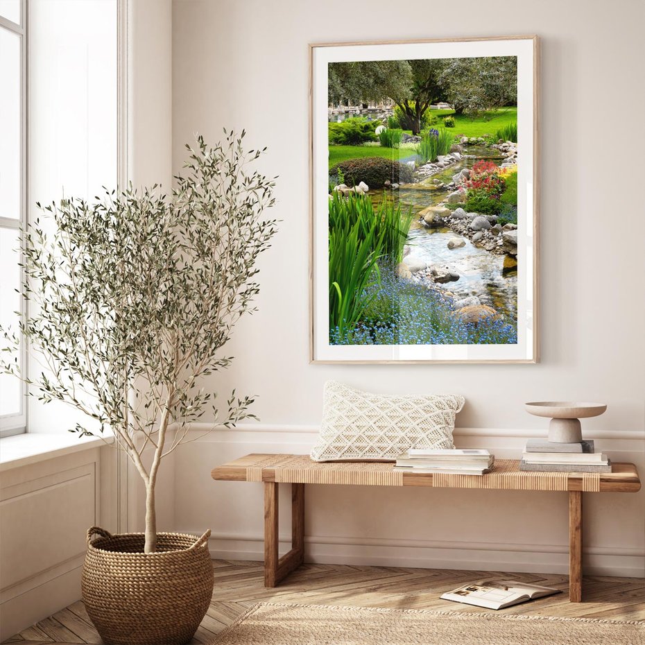 Plakat w ramie 30x40 - Ogródowy Strumyk - strumyk, ogród - rama drewno