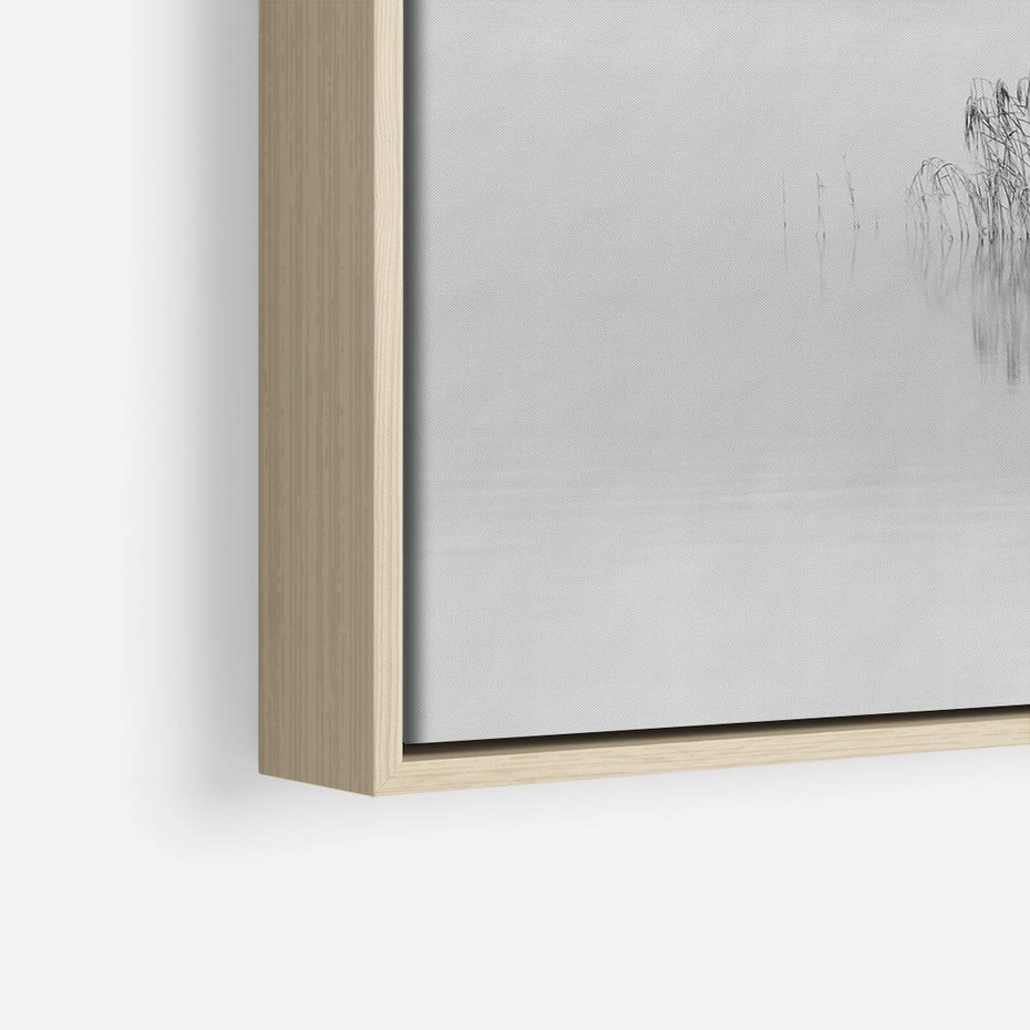 Obraz w ramie 50x50 - Mglisty Brzeg Jeziora - czarno białe zdjęcie, zamglone jezioro - rama drewno