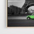 Obraz w ramie 70x100 - Paryskie Romantyczne Spotkanie - Eiffla, samochód - rama drewno