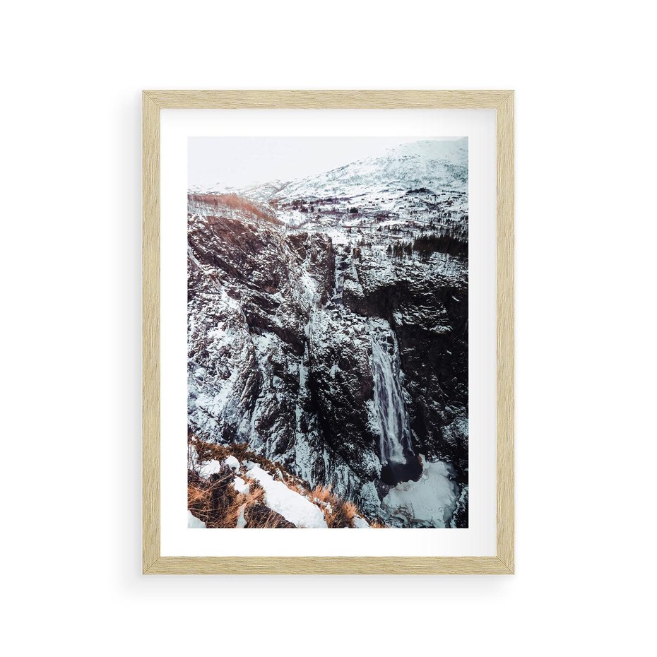 Plakat w ramie 30x40 - Góry w Białym Uroku: Zimowa Sceneria - górski krajobraz, zima - rama drewno