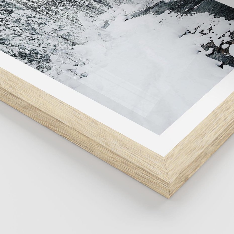 Plakat w ramie 40x50 - Spokój Zimowego Lasu w Górach - zima w lesie, w górach - rama drewno