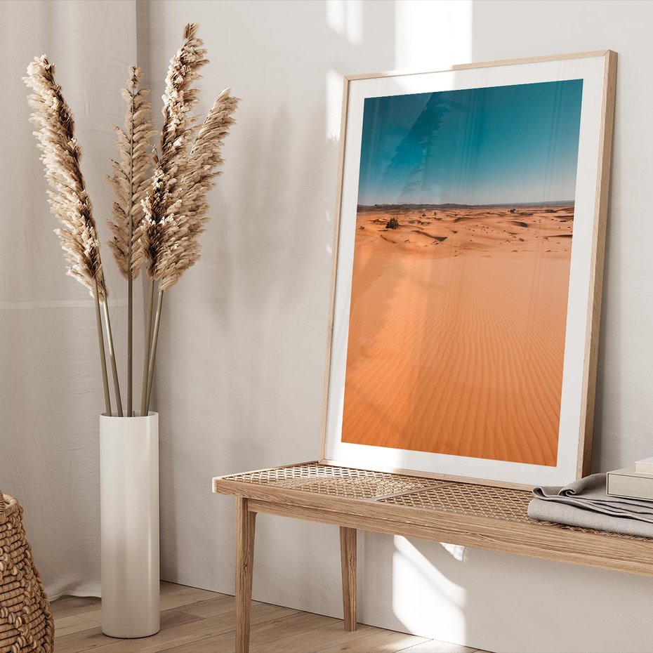 Plakat w ramie 50x70 - Piasek w Przytulnym Wnętrzu - pustynia, piasek - rama drewno