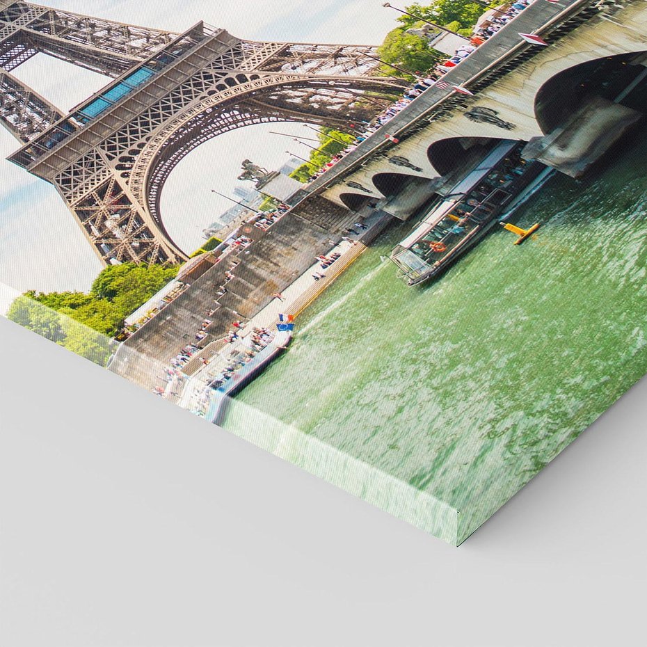 Obraz na płótnie 70x100 - Ikona Romantyzmu - Eiffla, Francja