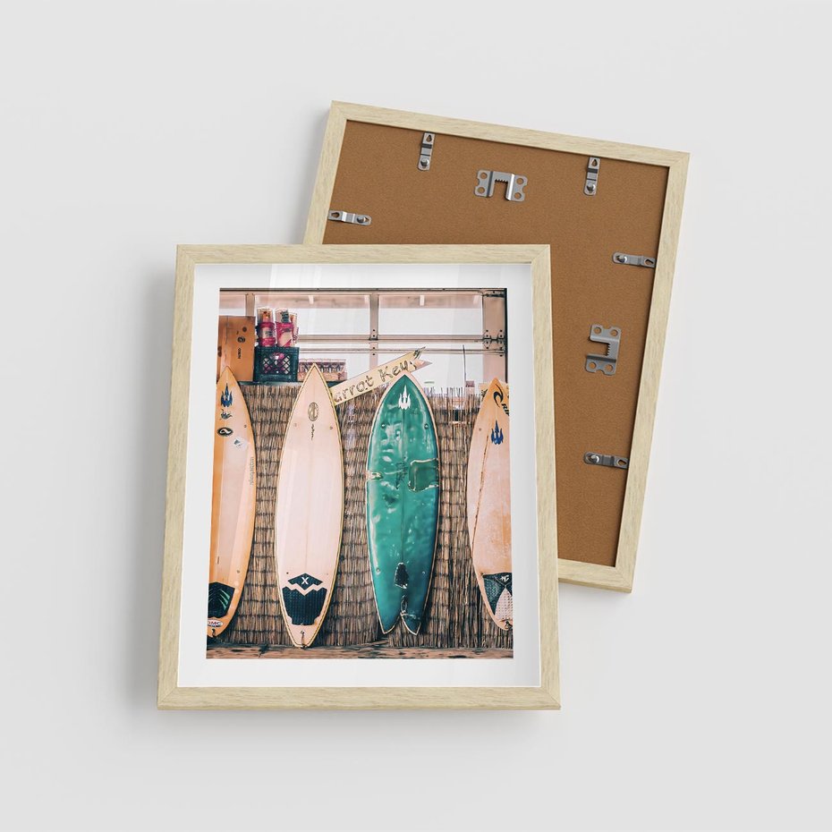 Plakat w ramie 40x50 - Deski Surfingowe w Pionie - deski surfingowe, ustawione pionowo - rama drewno