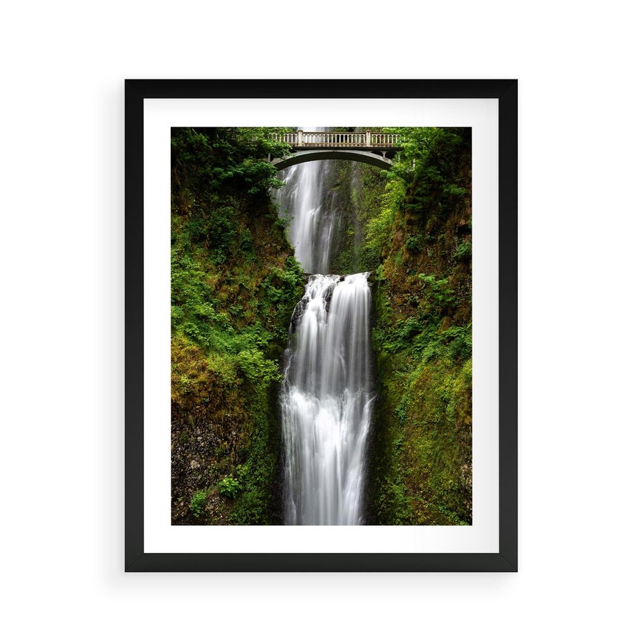Plakat w ramie 40x50 - Siła i Urok Natury - wodospad, las - rama czarna