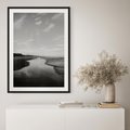 Plakat w ramie 50x70 - Nadmorska Melodia - czarno białe zdjęcie, plaża - rama czarna