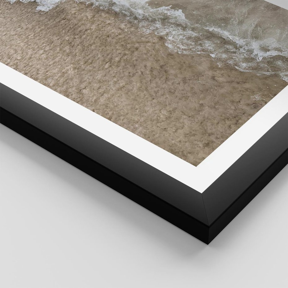 Plakat w ramie 40x50 - Fale Morza na Piasku - plaża, morze - rama czarna