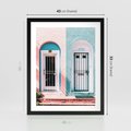 Plakat w ramie 40x50 - Urok Starych Drzwi - stare retro drzwi kamienicy, pastelowe kolory - rama czarna