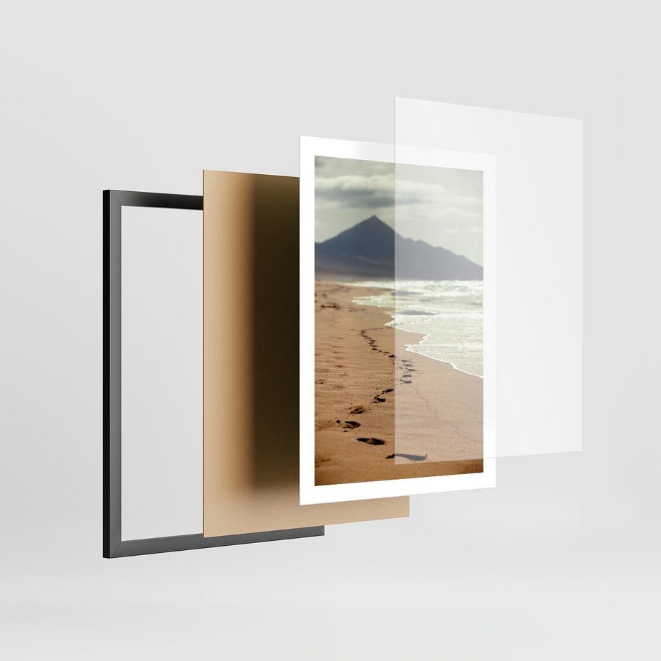 Plakat w ramie 50x70 - Ślady stóp na plaży - plaża, ślady - rama czarna