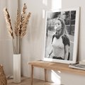 Plakat w ramie 30x40 - Letnia Młodość - nowoczesna fotografia, czarno biała - rama biała