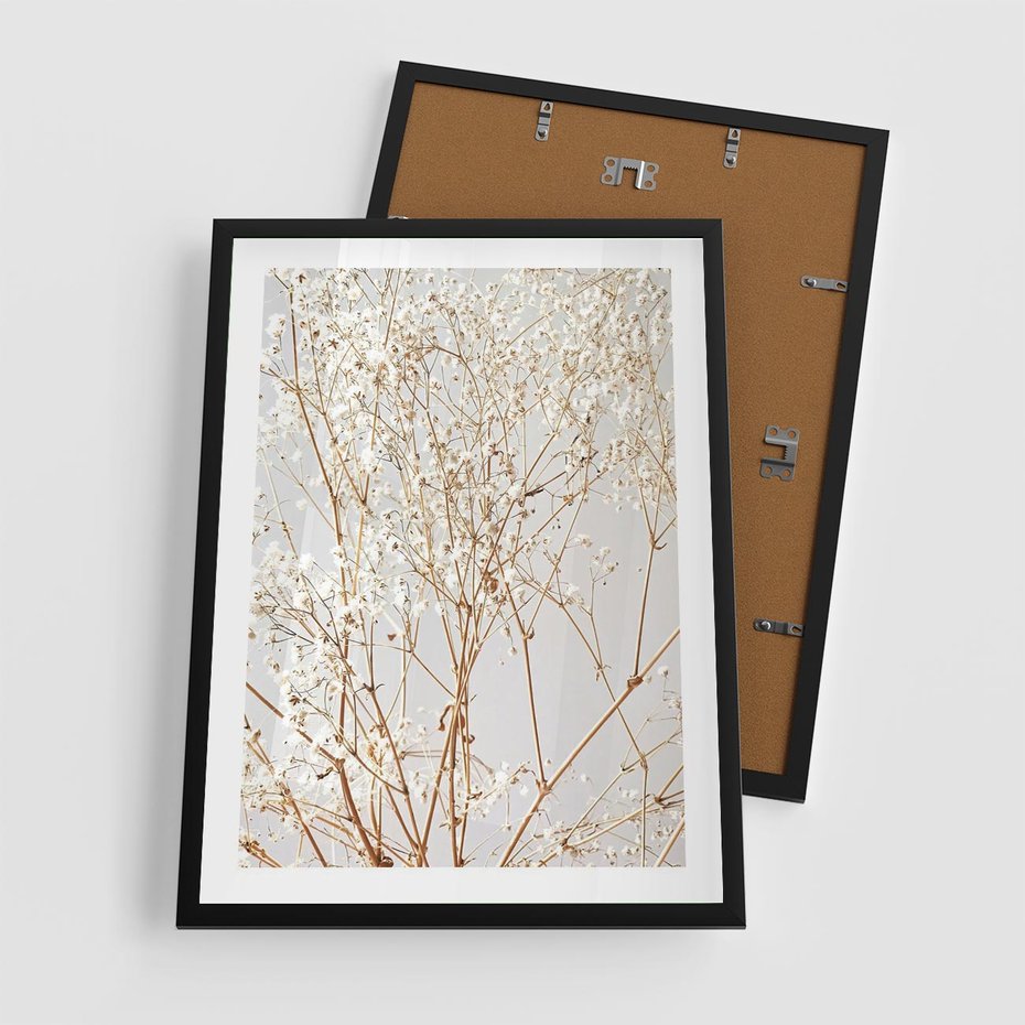 Plakat w ramie 50x70 - Minimalistyczna Delikatność - białe kwiaty, gipsówka - rama czarna