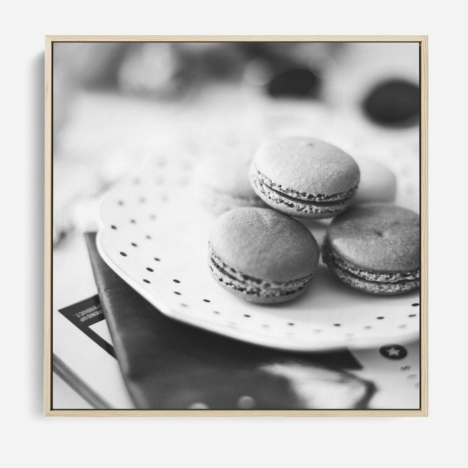 Obraz w ramie 50x50 - Makaroniki w Szarości - czarno biała fotografia, plakat - rama drewno