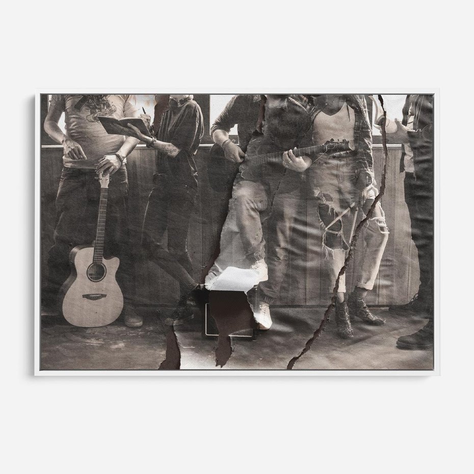 Obraz w ramie 100x70 - Dźwięki Minionej Ery - postarzona fotografia retro, podarta fotografia - rama biała