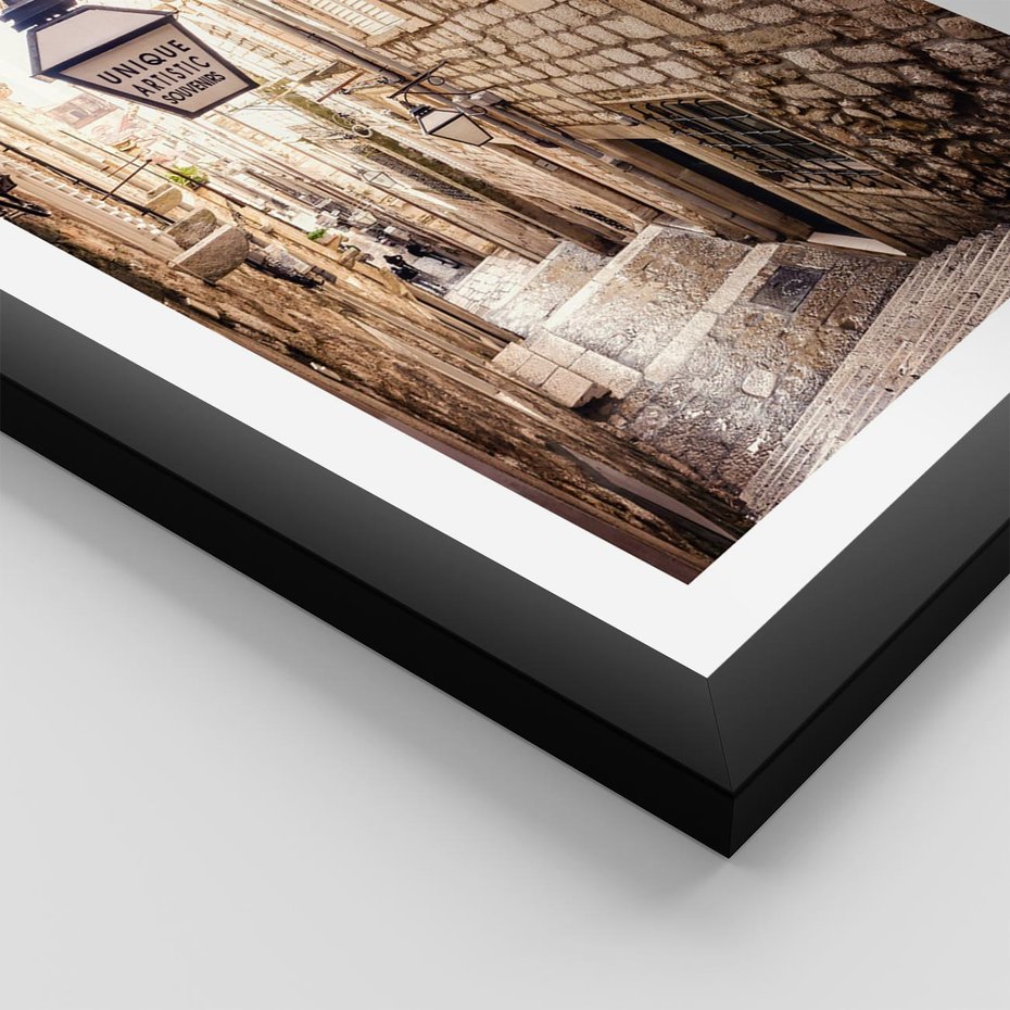 Plakat w ramie 50x70 - mistyczna podróż - uliczka, perspektywa - rama czarna