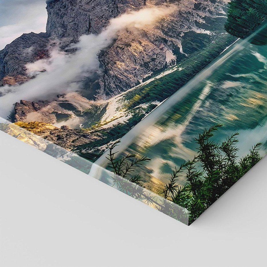 Obraz na płótnie 70x50 - Górska idylla: Domek nad strumykiem - góry, domek