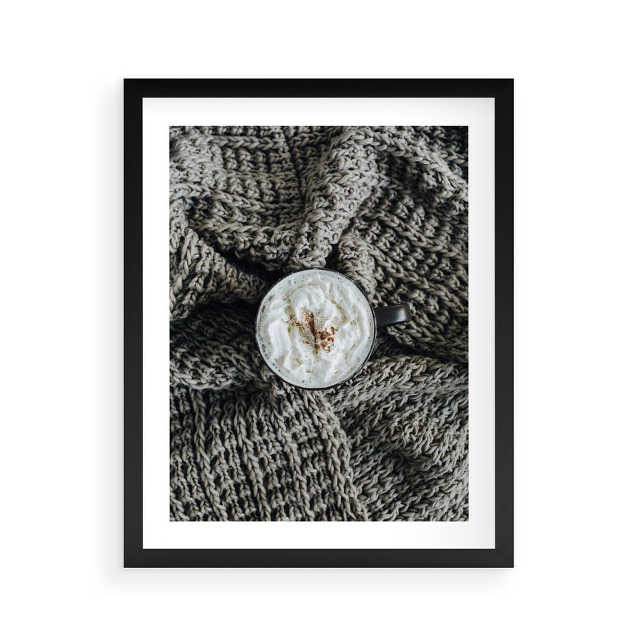 Plakat w ramie 40x50 - Relaks z Kawą i Kocem - ciepły wełniany koc, kawa z bitą śmietaną - rama czarna