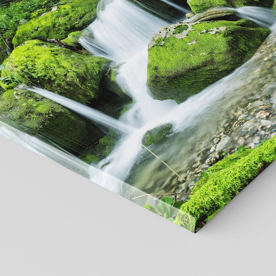 Obraz na płótnie 70x70 - Spokojny wodospad w lesie nad rzeką - wodospad, las