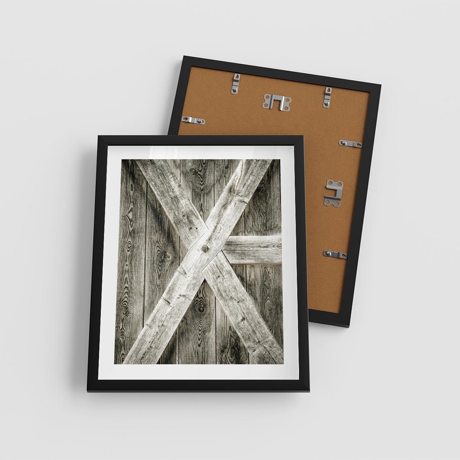 Plakat w ramie 40x50 - Drewniane Drzwi do Stodoły - stare drzwi do stodoły, drewniane - rama czarna