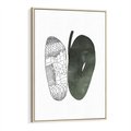 Obraz w ramie 70x100 - Przesunięte Jabłko - minimalistyczny plakat, jabłko - rama drewno
