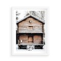 Plakat w ramie 50x70 - Śnieżny Ustronny Raj - domek w górach, śnieg - rama biała