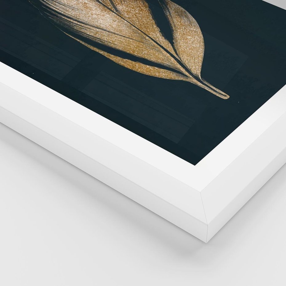 Plakat w ramie 50x70 - Mroczne Złoto - nowoczesna grafika, złoty liść na czarnym tle - rama biała