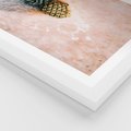 Plakat w ramie 30x40 - Egzotyczna Plaża - ananas, na plaży - rama biała