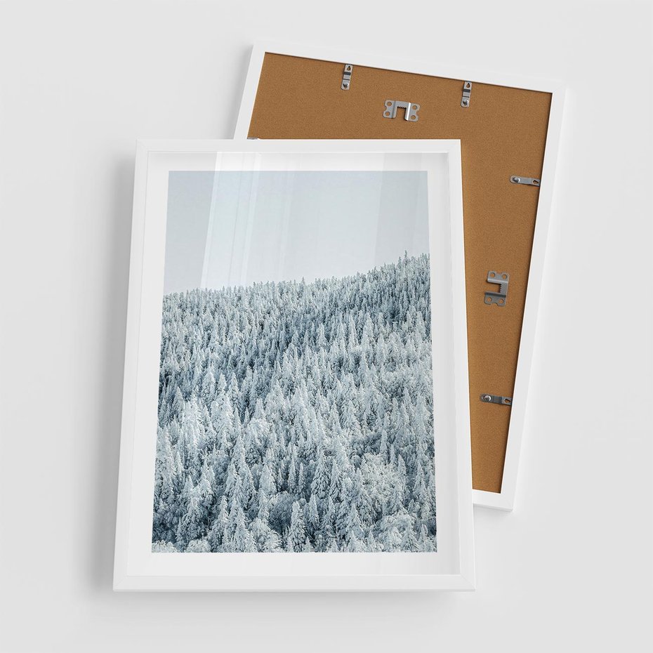Plakat w ramie 50x70 - Cicha Zima - las, zima - rama biała