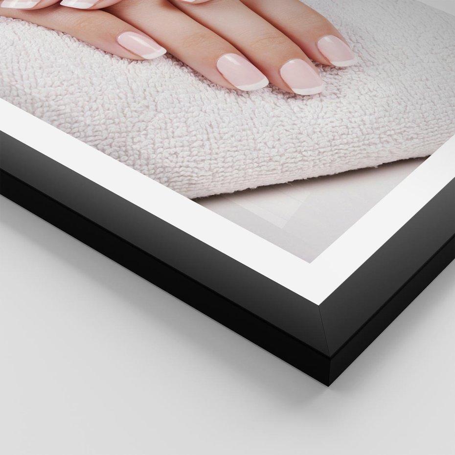 Plakat w ramie 50x70 - Piękno manicure - manicure, paznokcie - rama czarna