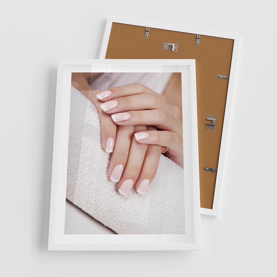 Plakat w ramie 50x70 - Piękno manicure - manicure, paznokcie - rama biała