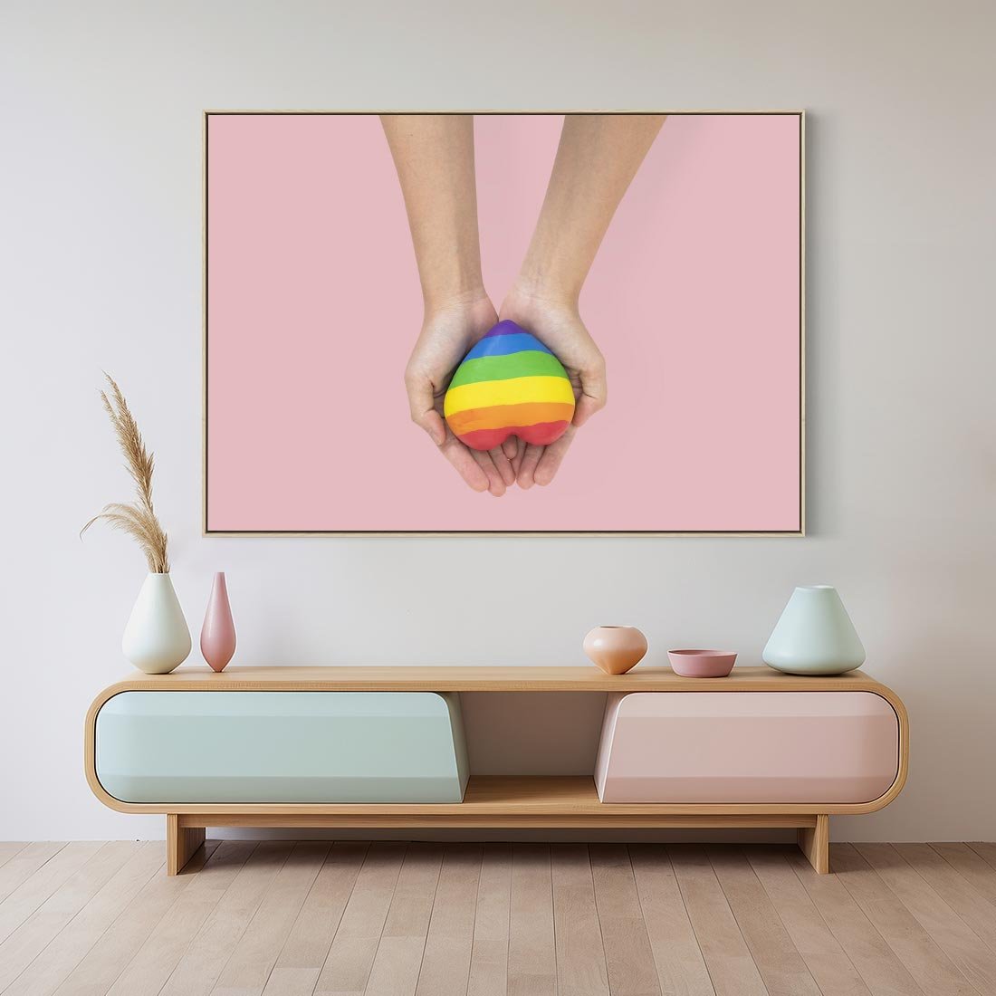 Obraz w ramie 120x80 - Miłość na Dłoniach - zdjęcie, dłonie trzymają ulepione tęczowe serce - rama drewno