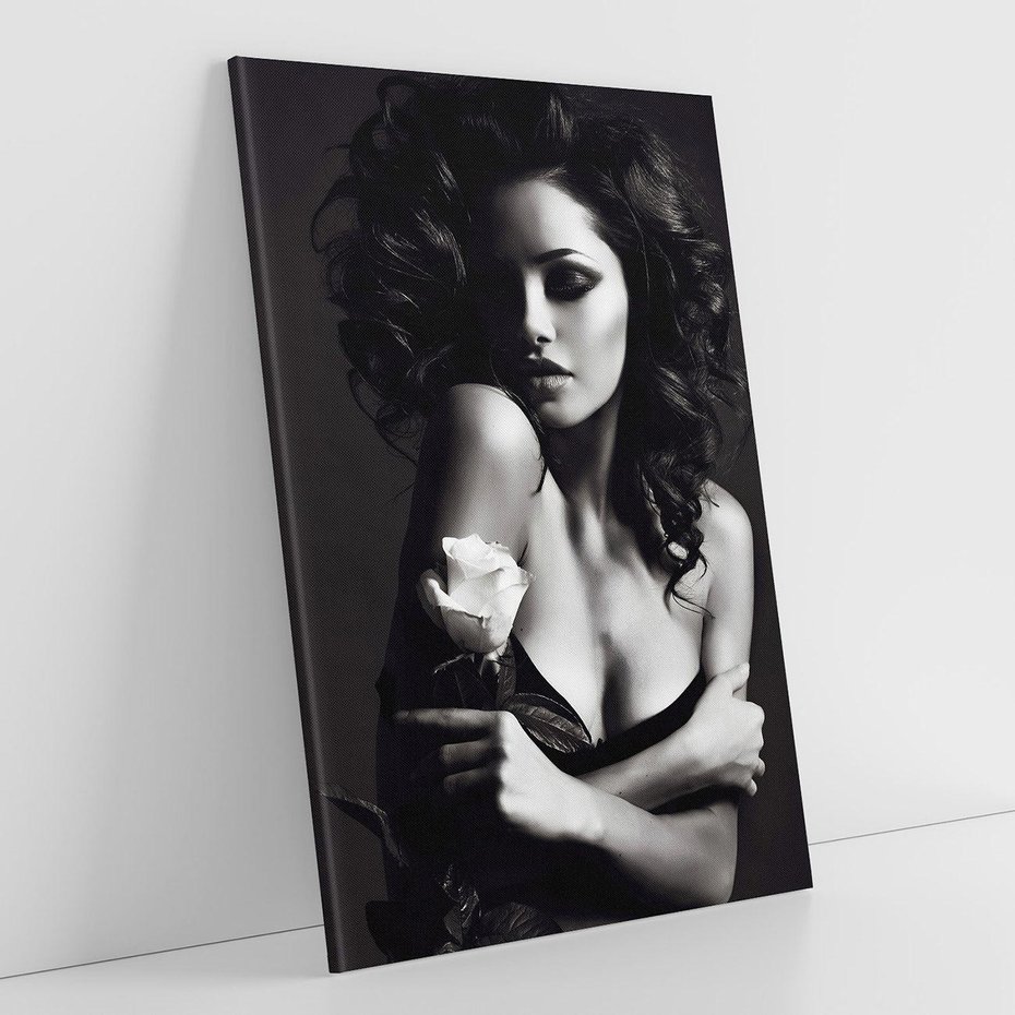 Obraz na płótnie 80x120 - Piękno kobiecego aktu uchwycone - kobieta, akt