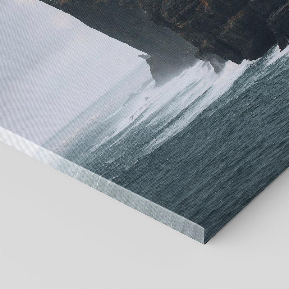 Obraz na płótnie 70x100 - Przyroda w Majestacie - fiordy, klify