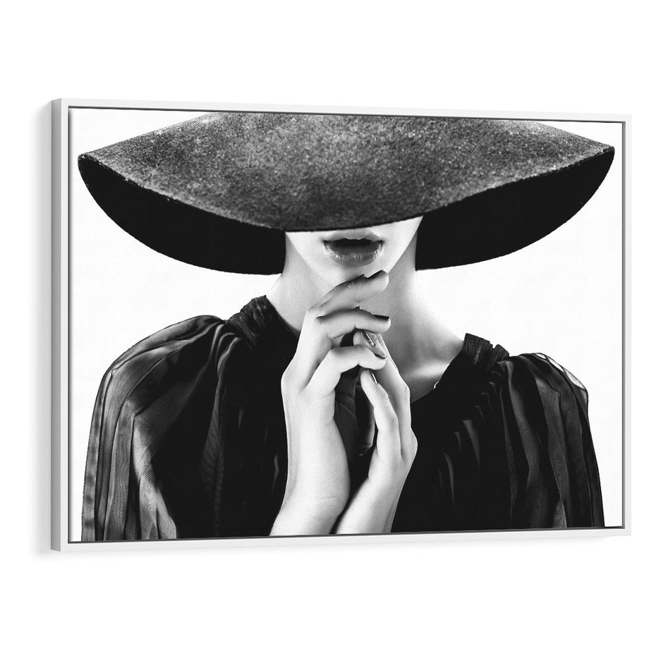 Obraz w ramie 70x50 - Czarna Elegancja - fotografia czarno biała, zbliżenie portret kobiety w czerni - rama biała