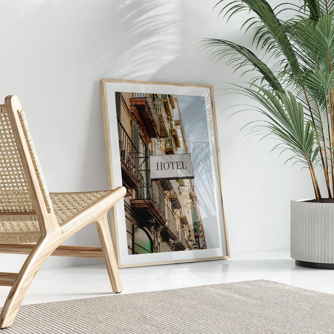Plakat w ramie 30x40 - Magiczne Spacery - hotel, uliczka - rama drewno