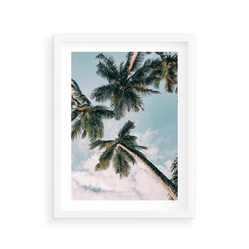 Plakat w ramie 30x40 - Wzrok ku Niebu - palmy na tle nieba, ujęcie z dołu - rama biała