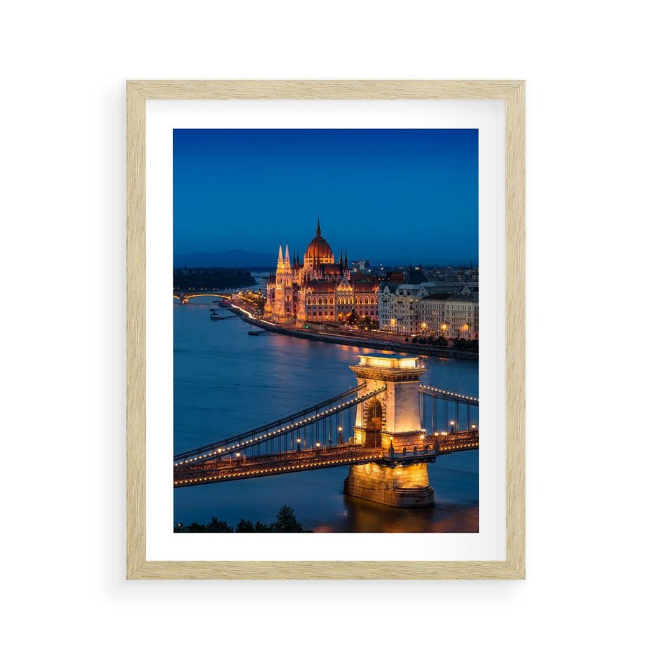 Plakat w ramie 40x50 - Mostowe miasto nocą - miasto, most - rama drewno