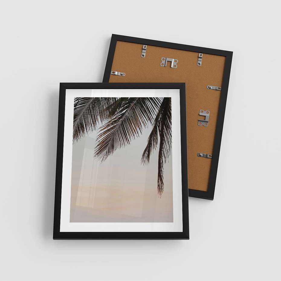 Plakat w ramie 40x50 - Tropikalna Harmonia - palmy na tle nieba - rama czarna