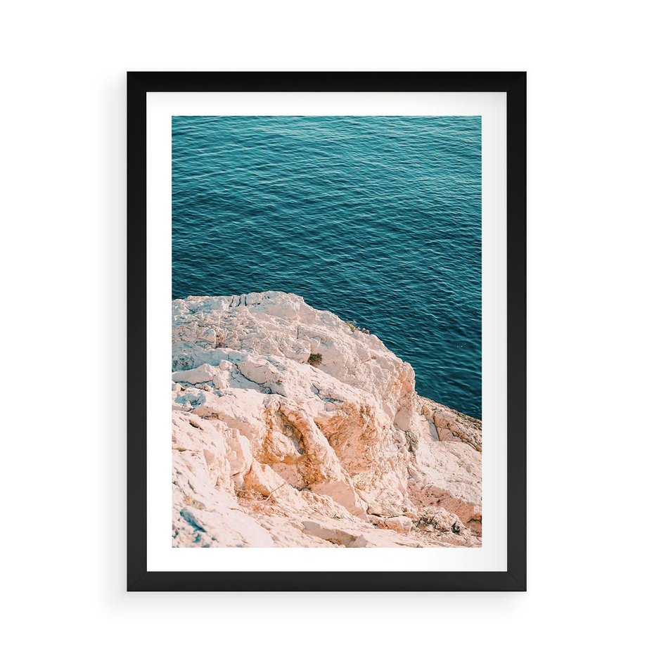 Plakat w ramie 50x70 - Klifowy Horyzont: Brzeg Morza - brzeg morza, klify - rama czarna