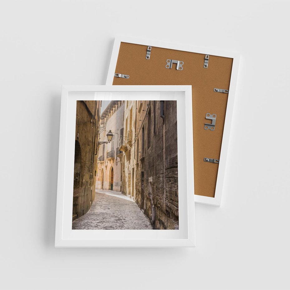 Plakat w ramie 40x50 - Perspektywa Uliczki - uliczka, perspektywa - rama biała