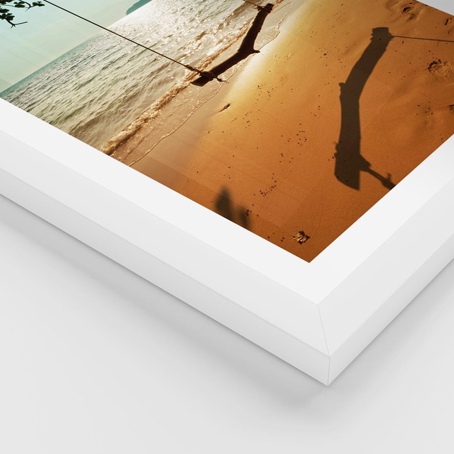 Plakat w ramie 40x50 - Tropikalna plaża i huśtawka - plaża, tropiki - rama biała
