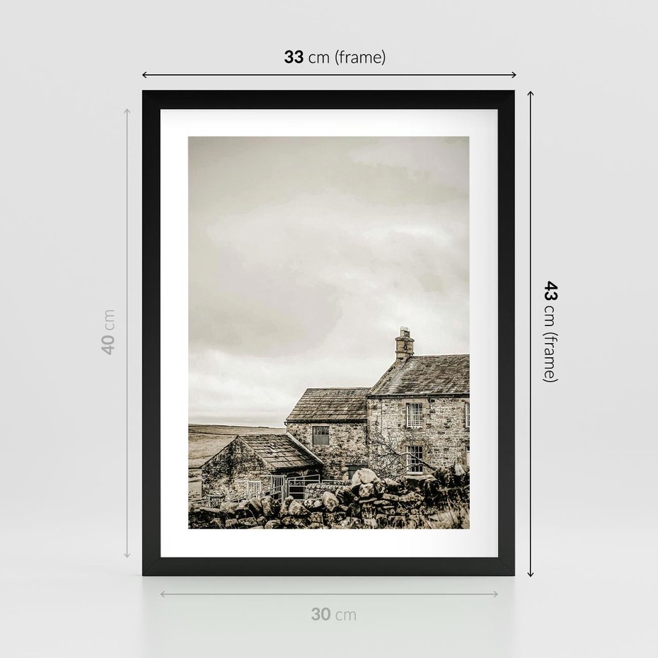 Plakat w ramie 30x40 - Kamienny Dom w Odcieniach Sepii - stary kamienny dom, odcienie sepii - rama czarna