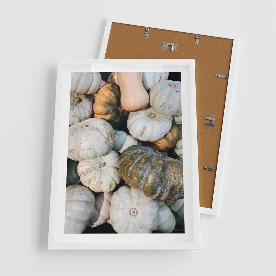 Plakat w ramie 50x70 - Minimalizm Jesieni - dynie, białe - rama biała