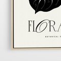Obraz w ramie 50x70 - Odbicie kwiatowych chwil - kwiaty, typografia - rama drewno