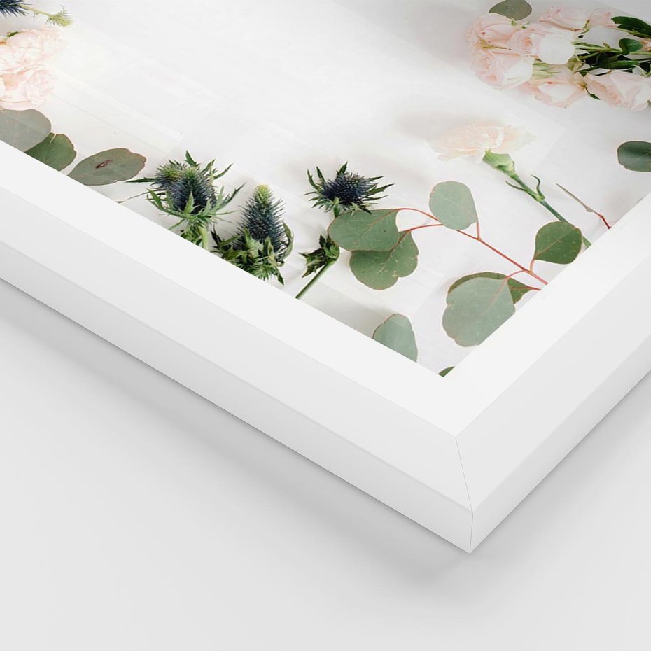 Plakat w ramie 40x50 - Róże i Zielone Liście - kompozycja kwiatowa, róże - rama biała