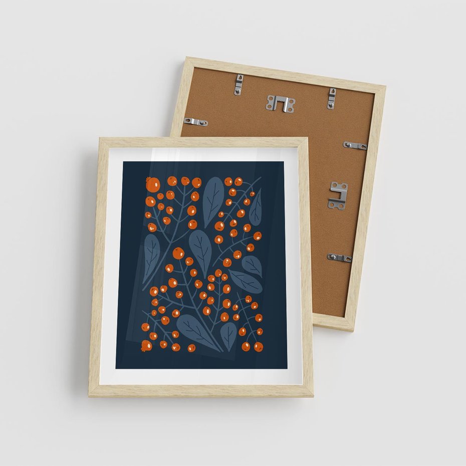 Plakat w ramie 40x50 - Symfonia liści i owoców - granatowe tło, pomarańczowe owoce jarzębiny - rama drewno