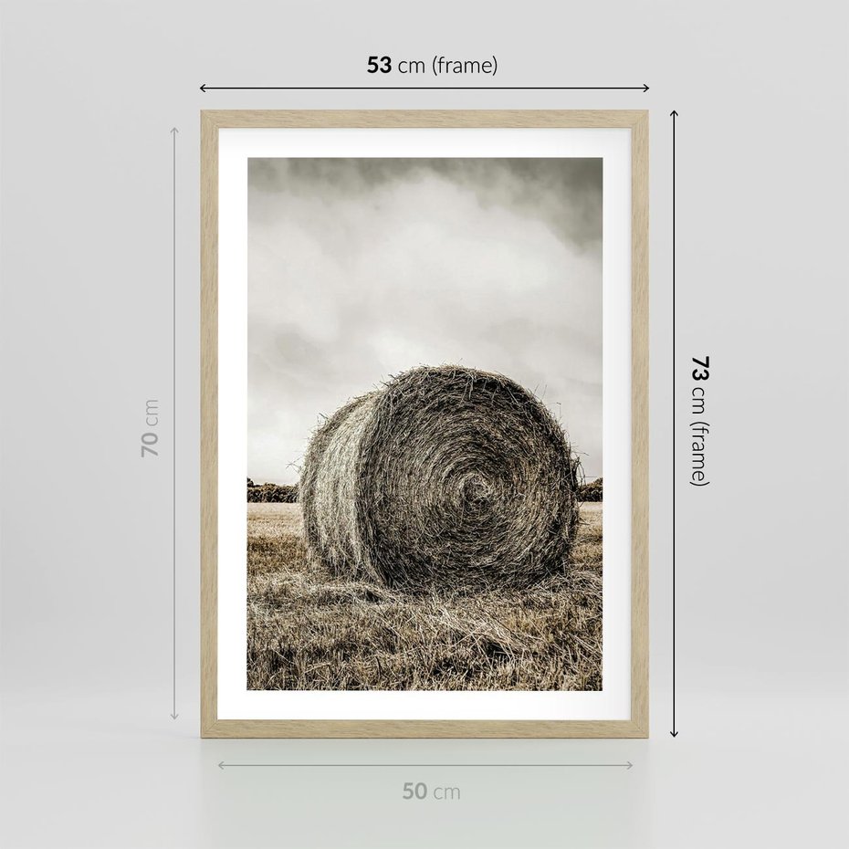Plakat w ramie 50x70 - Siano w Sepii: Wiejska Tradycja - snopek siana, bela siana - rama drewno