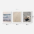 Zestaw obrazy w ramie 50x70 galeria - Plaża, piasek, ślady, kapelusz - rama biała