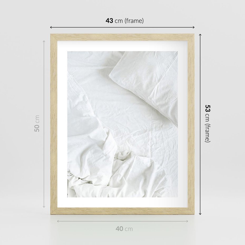 Plakat w ramie 40x50 - Sztuka i Komfort - pościel, biała kołdra poduszka - rama drewno
