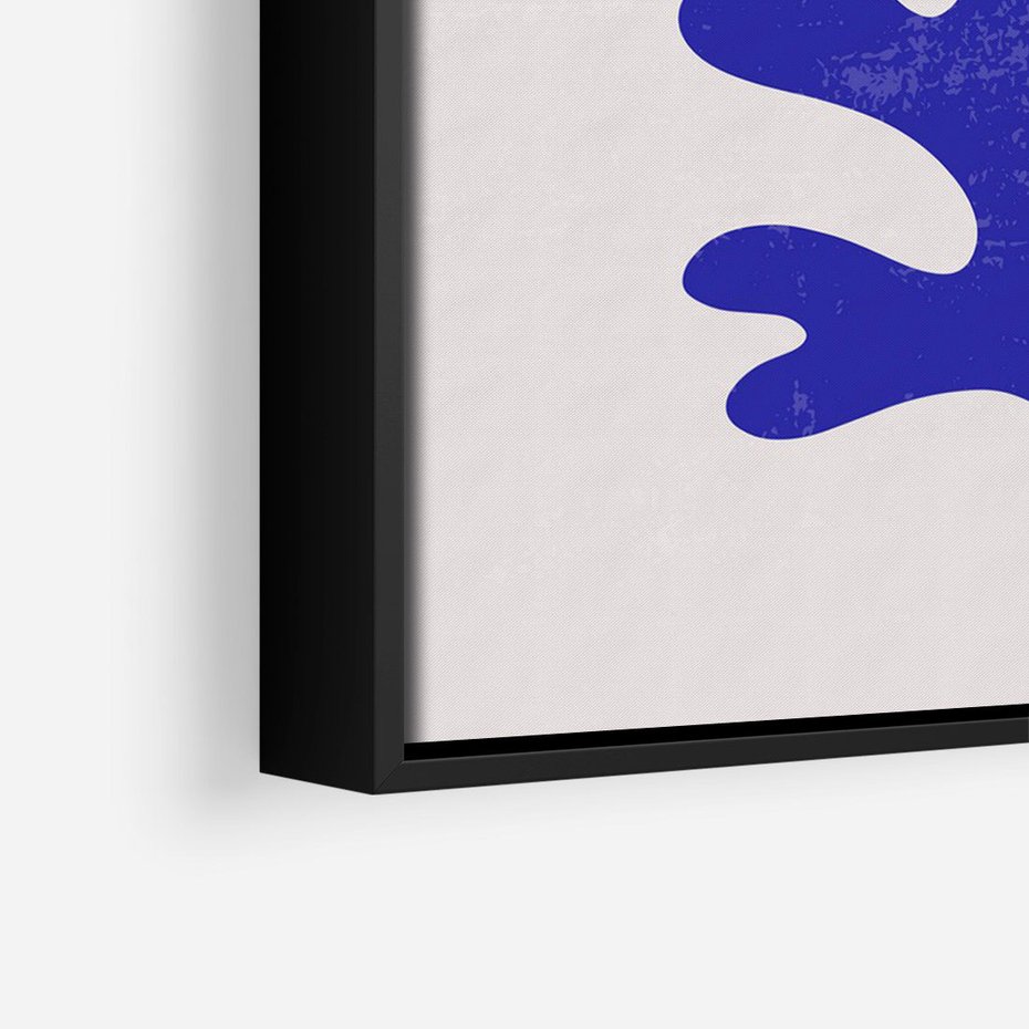 Obraz w ramie 50x70 - Przenikająca Struktura - boho plakat, niebieski liść w intensywnym kolorze - rama czarna